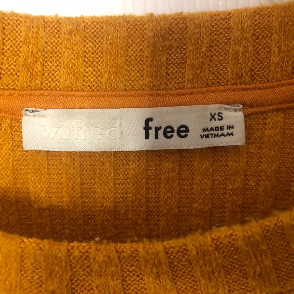 Wilfred Free - Aritzia, Ribbed long sleeve crop top - Picture 2 of 4